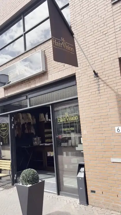 Aanlopen naar de gevel van HairVision
